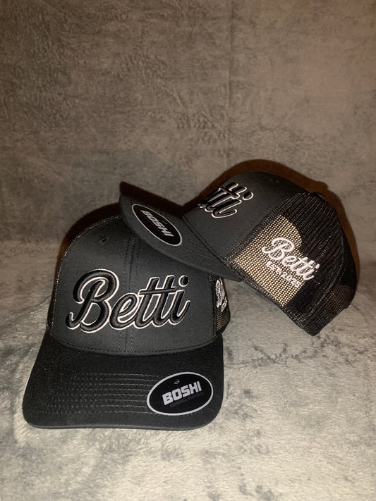 Betti Essential Black Cap